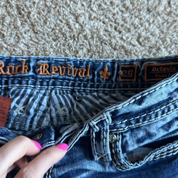Rock revival blue Jean shorts - Picture 3 of 3